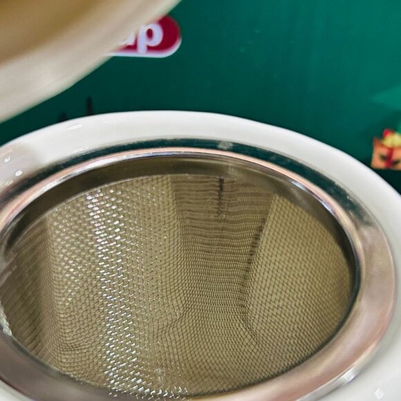 Christmas Tea Set With Teapot & Two Cups - Santa Claus Design Ceramic With Gold - Picture 3 of 11